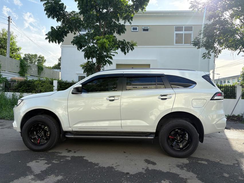 Isuzu mu-x 14