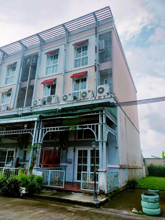 📢ให้เช่า 🏢ทาวน์โฮม /โฮมออฟฟิตห้องมุม 3.5 ชั้น ติด ABAC บางนา  โครงการเมทโทรบิซทาวน์ บรรยากาศสไตล์ยุโรป 2