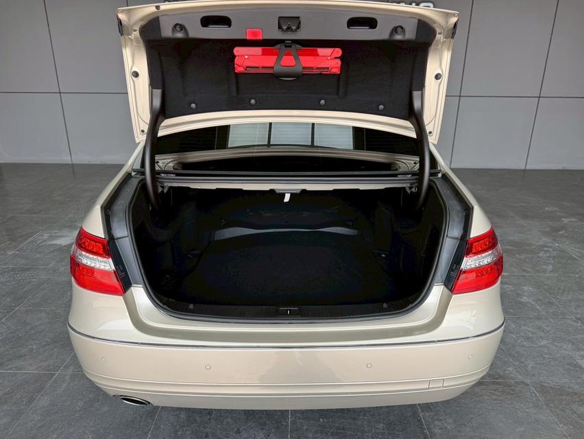 2011 BENZ E-CLASS, E200 CGI Avantgardeโฉม W212 ปี10-16 สีน้ำตาล รูปที่ 15