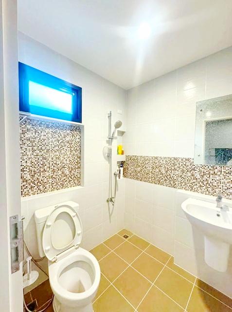 ม.รังสิต 3.8 กม. 3นอน ทาวน์โฮม 2 ชั้นให้เช่า พร้อมอยู่ กว้าง 22 ตร.วา. เฟอร์ฯ บิ๊กซี รังสิต 2.4 กม. ฟิวเจอร์พาร์ค รังสิต 7