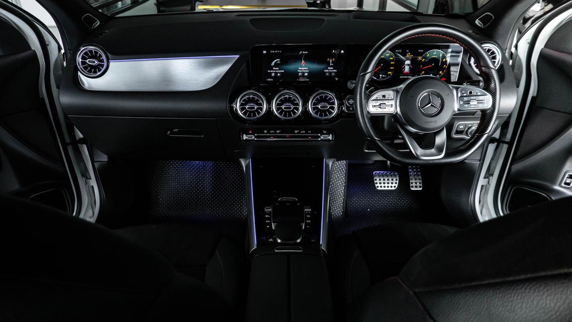 รูปหลัก Mercedes Benz GLA35 2.0 AMG 4Matic โฉม W247 ปี 2022 สีขาว