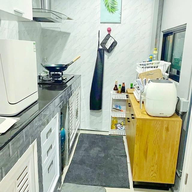 BTSศรีนครินทร์ 2.2 กม.จัดเต็มเฟอร์ฯทั้งหลัง สุขุมวิท แพรกษา กาญจนา ให้เช่าทาวน์เฮ้าส์ 2 ชั้น 28ตร.วา. 224ตร.ม. 3 นอน 2 น 6