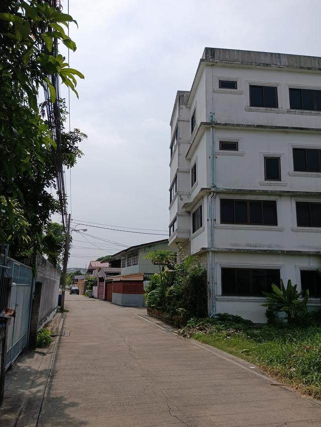 อาคาร3ชั้นครึ่งดสดฟ้า  2