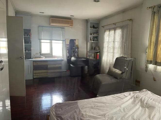 ทาวน์เฮ้า หมู่บ้านอักษารา  2 ชั้น เลขที่ 219/606 ซ.1 34 ตรว. พร้อมเฟอร์ ราคา 2.8 ลบ. คุณสมบัติ •	3 ห้องนอน 2 ห้องน้ำ •	ขนาด 34 ตรว. •	ห้องครัว มี 2 แบ 8