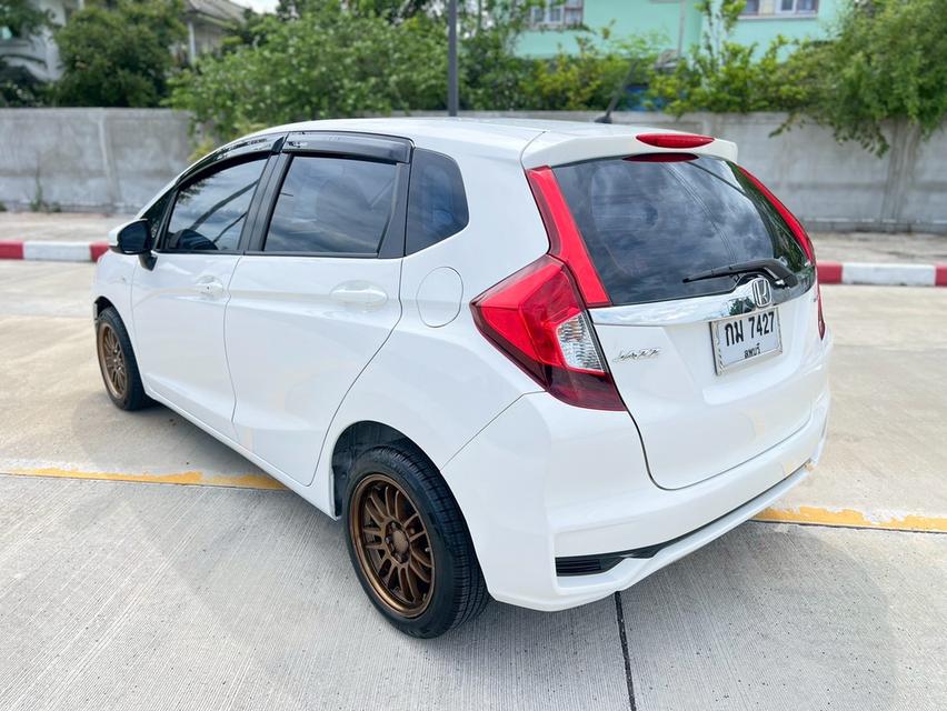 HONDA JAZZ 1.5 V เกียร์ AT ปี 2018 สีขาว มือเดียวป้ายแดง ไมล์แท้ 77,000 km รูปย่อยที่ 4