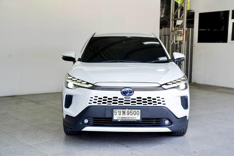 TOYOTA COROLLA CROSS 1.8 HYBRID PREMIUM AT ปี 2023 จดปี 2024 สีขาว