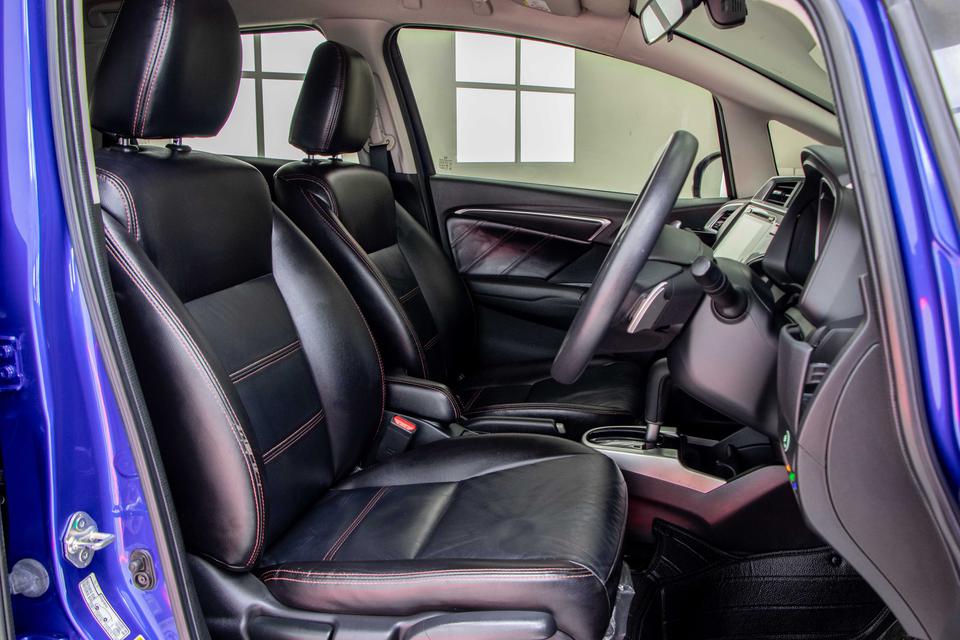 2016 Honda JAZZ SV+ hatchback 3