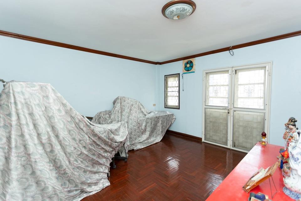 ขายด่วน!! ทาวน์เฮ้า 3 ชั้น ซอยสาธุประดิษฐ์ 49 ทำเลเด่น! สภาพดี โครงสร้างดีมาก! เดินทางสะดวก ใกล้ถนนพระราม 3! ราคาคุ้มค่า! . รายละเอียด  ✅ อาคารพาณิชย์ 9