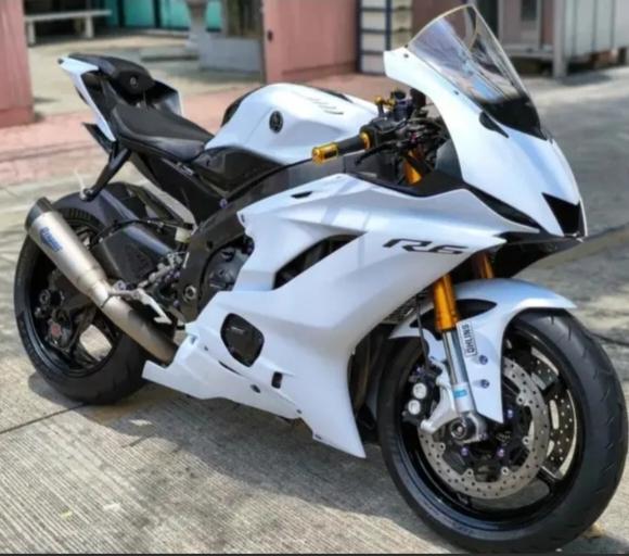 Yamaha R6 สีขาว
