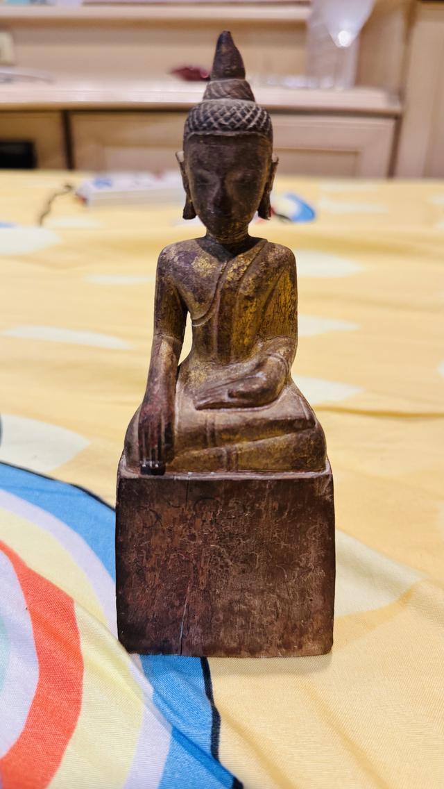 พระเจ้าไม้ (พระพุทธรูปไม้แกะสลักโบราณ ศิลปะล้านนา ปางมารวิชัย