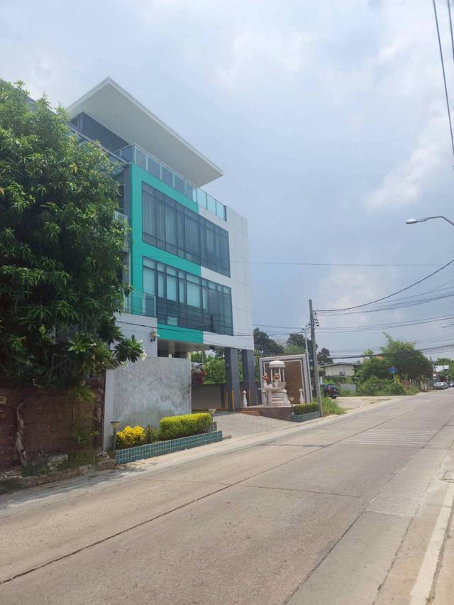 สำนักงาน 4 ชั้น  ย่านปากเกร็ด ติดถนนติวานนท์ 4
