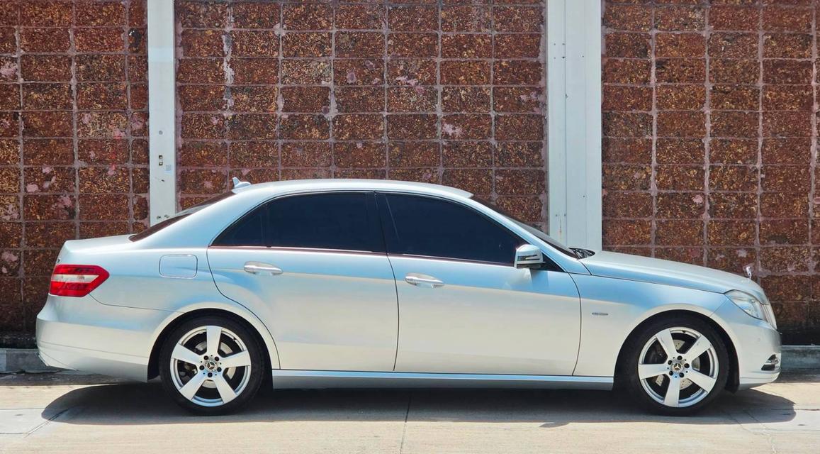 BENZ E220 cdi (W212) ปี2012 นำเข้า cbu เข้าใหม่เครื่องดีเซลหายาก ทนทาน สภาพสวยจัด รถมือเดียวป้ายแดง ออกห้างเกือบ 4 ล้าน รูปที่ 9