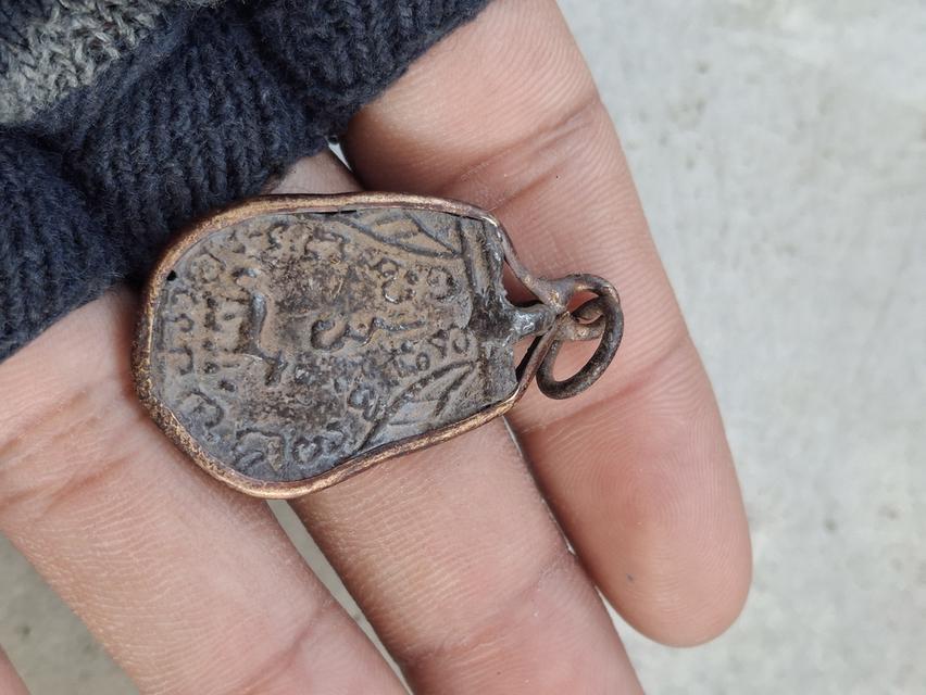 เหรียญหล่อวัดเขาตะเคราพิมพ์พระพุทธชินราช หลังนักษัตร ปีจอ ปี2488 รูปที่ 3