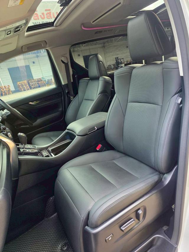 Toyota ALPHARD 2.5SC PACKAGE สีขาว ปี 2020 ไมล์ 22,000 กม.  9