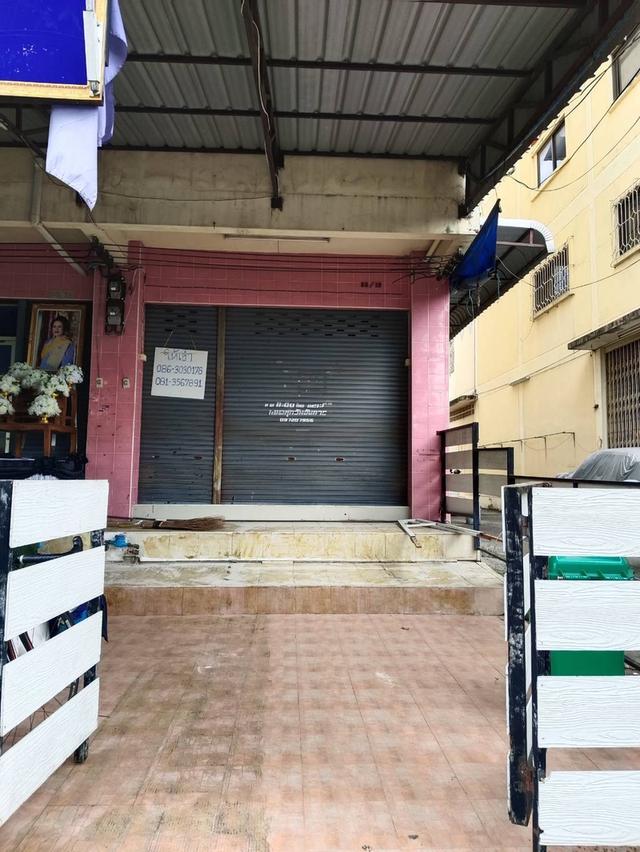 ให้เช่าอาคารพาณิชย์ 4 ชั้นมีดาดฟ้าต่างหาก ติดกับ กศน. ตรงข้ามสวนสาธารณะและสนามกีฬา มีที่จอดรถ ราคา 15,000 ต่อเดือน สนใจติดต่อคุณเก๋ง 0813567891 2