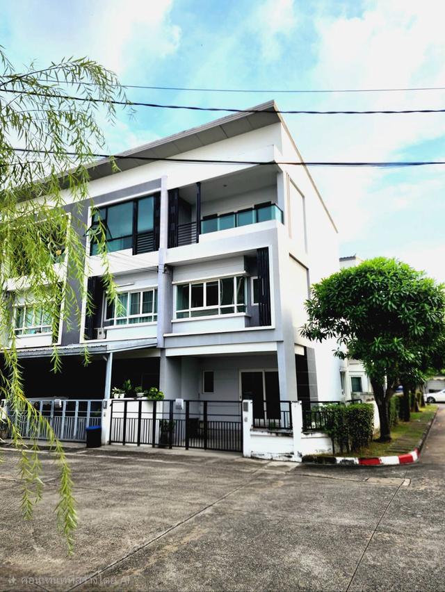 ทาวน์โฮมวัชรพล 3ชั้น หลังมุม หมู่บ้านเดอะริคโค้ ทาวน์ วัชรพล ถนนร่วมมิตรพัฒนา(ใกล้ห้าแยกวัชรพล) 1