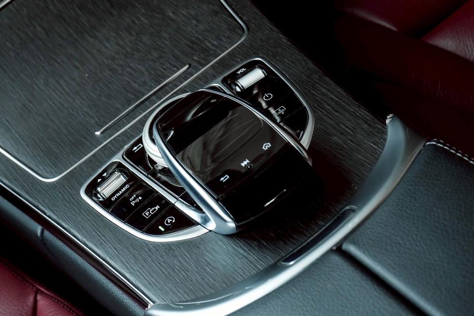 Mercedes-Benz C220d 2.0 AMG Dynamic W205 AT 2022 รูปที่ 19