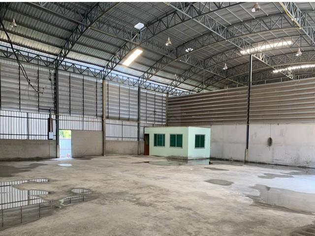 ให้เช่าโกดัง 580 ตรม. พร้อมออฟฟิศ ซอยนวลจันทร์ 21 ห้องน้ำในตัว รถเทรลเลอร์เข้าออกได้ ใกล้เลียบด่วน ใกล้ BTS รามอินทรา ก. 1