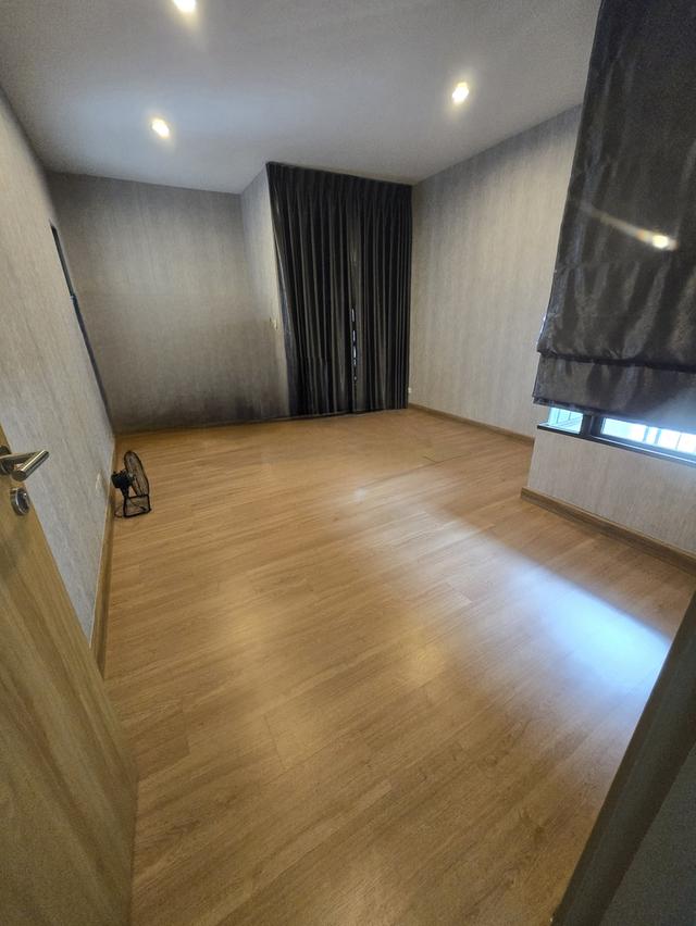 เช่า บ้านเดี่ยวสามชั้นทั้งหลังพร้อมเฟอร์นิเจอร์พร้อมอยู่ โครงการคุณภาพของ Pruksa Property-Passorn สรงประภา (เจ้าของปล่อยเอง)  โครงการ ภัสสร สรงประภา-ด 11