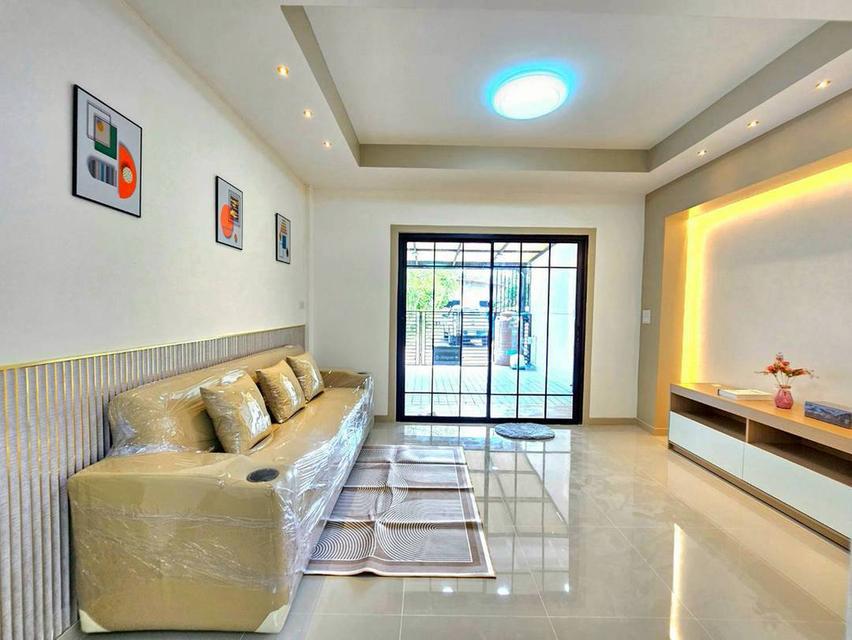 หมู่บ้านเต็มรัก ซอยวัดลาดปลาดุกทาวน์เฮาส์ 2 ชั้น ตกแต่งใหม่พร้อมอยู่ มีระเบียงหน้าบ้าน พร้อมของตกแต่ง 8
