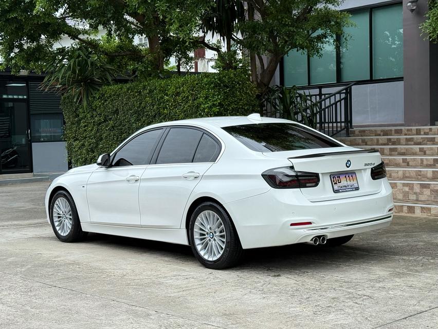 2018 BMW 320D F30 LCI รถมือเดียวออกป้ายแดง วิ่งน้อยเพียง 54,000 กม สภาพเหมือนรถใหม่ รถไม่เคยมีอุบัติเหตุครับ 6