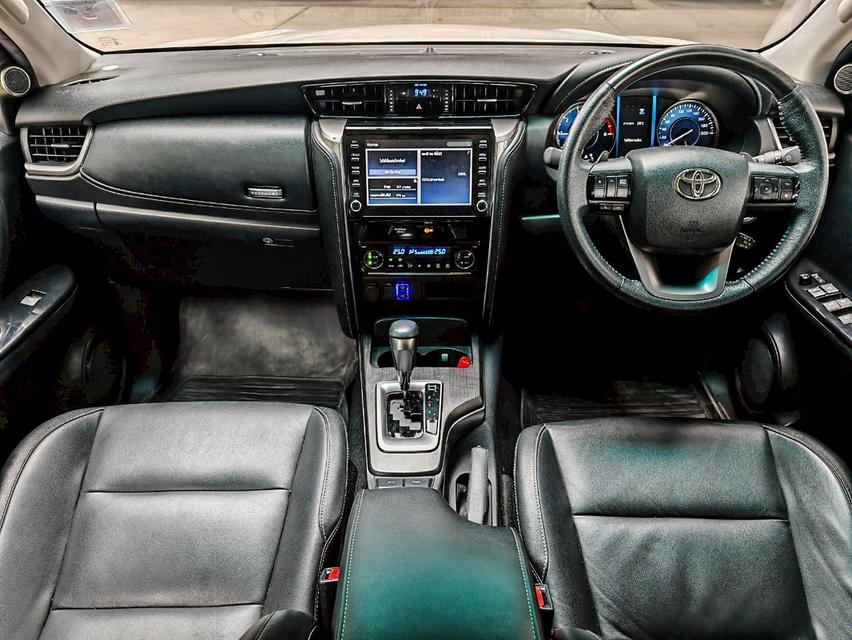 ขาย TOYOTA FORTUNER 2.4 V ปี 2021 ไมล์แท้ 30,000 กม. 10