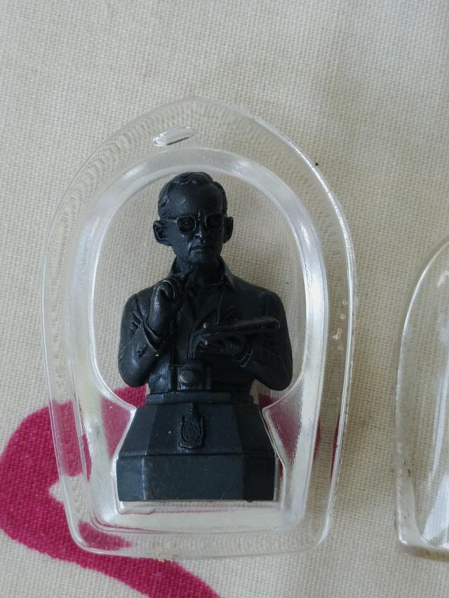 รูปหล่อ ร.9  1500฿