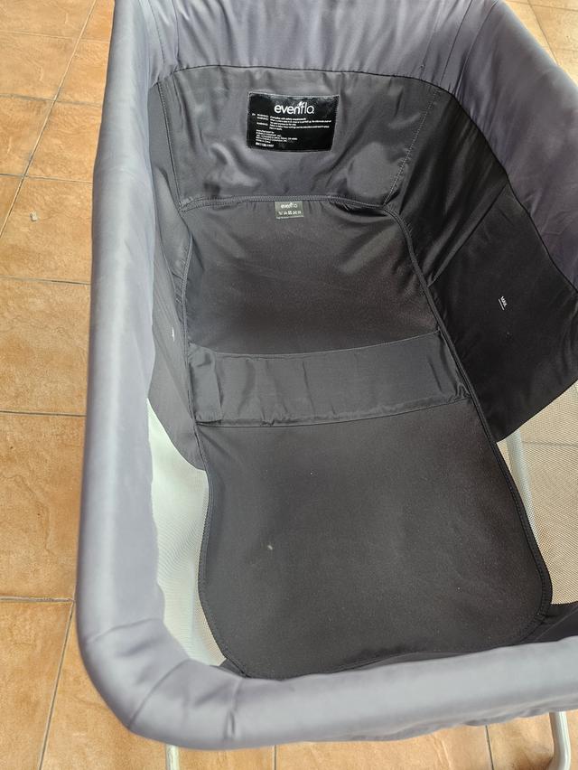 เปลเด็ก Evenflo เตียงเด็กพับเล็ก รุ่น Villi สำหรับเด็กแรกเกิด - 15 เดือน มือสอง สภาพดี