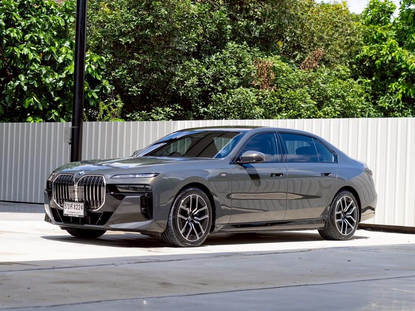 BMW 750e (G70) M Sport ปี 2024 มือเดียว ไมล์แท้ 15,000 กม. BSI/BRI เหลือเพียบ!