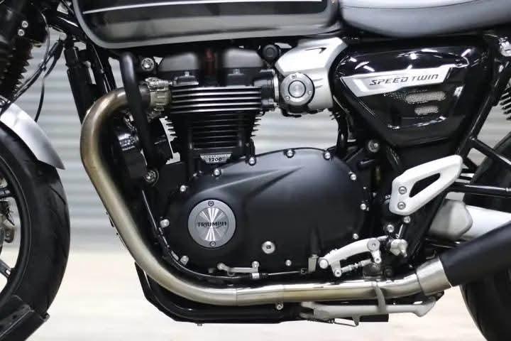 รถบ้านราคาเบาๆ Triumph Thruxton R 6