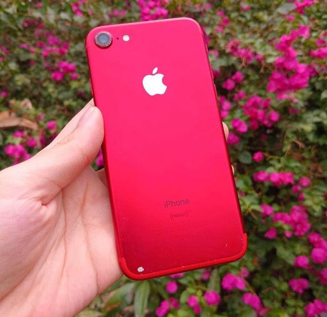 iPhone 7 สีแดง product red