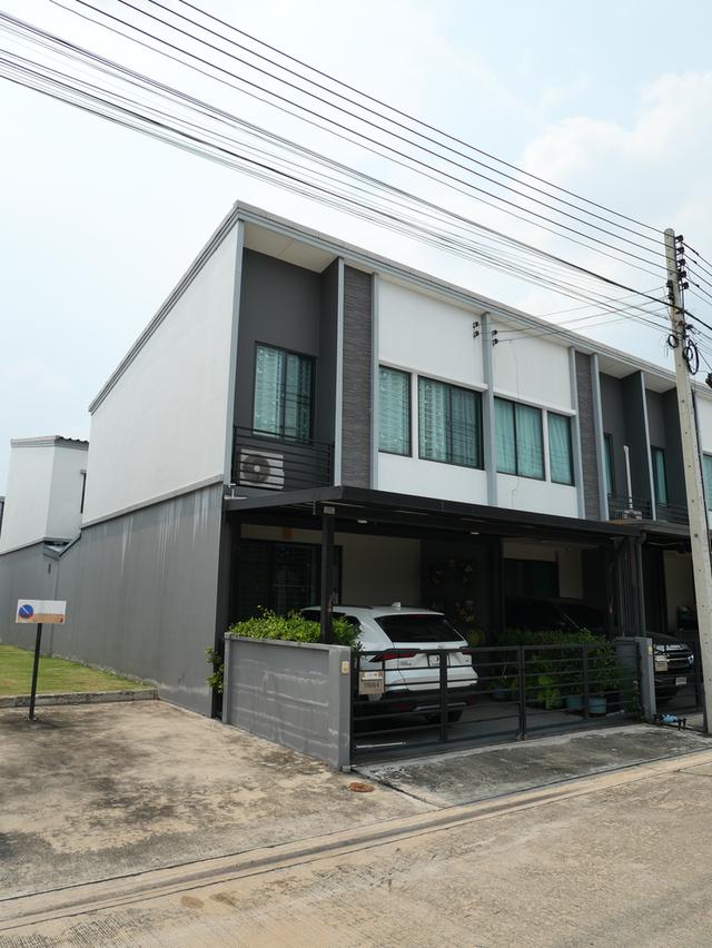 ขายบ้านทาวโฮม พร้อมเฟอร์ 🎀 ขนเสื้อผ้าเข้าอยู่ได้เลย 3