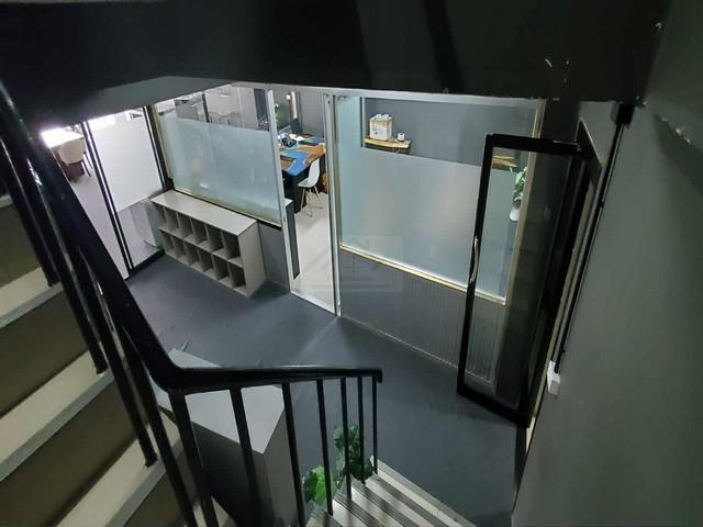 ให้เช่า อาคาร 2 คูหา 4.5 ชั้น ซอยศรีนครินทร์ 24 ใกล้สถานีรถไฟฟ้ากลันตัน ใกล้ซีคอนสแควร์ 4