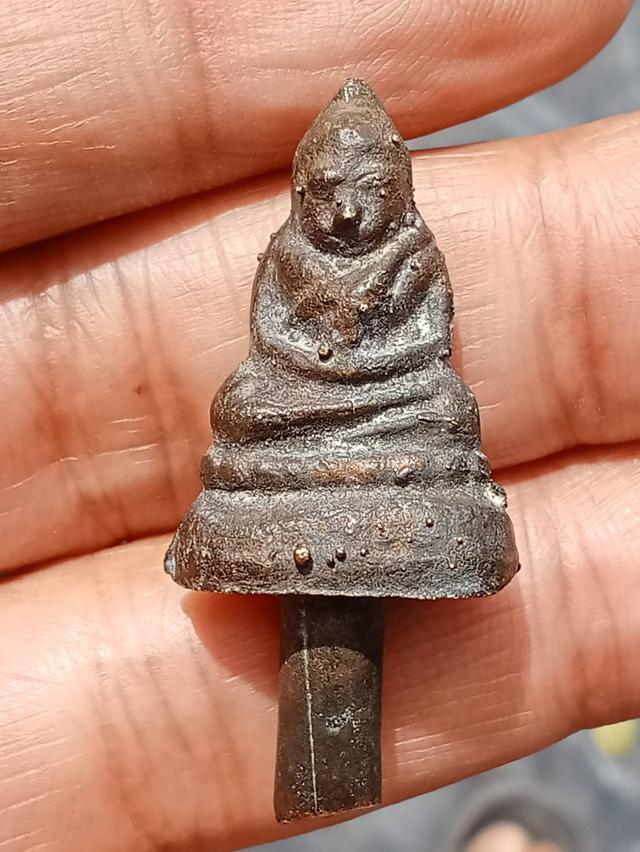 พระชัยวัฒน์ พิมพ์ป้อมเล็กฐานสูง หลวงปู่บุญ วัดกลางบางแก้ว 2