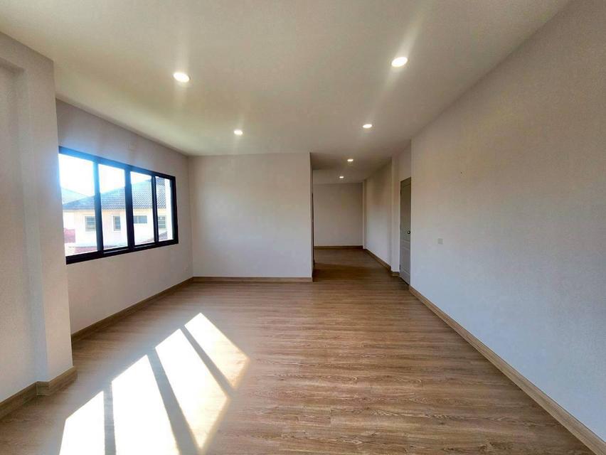 ขายบ้านมือสองตกแต่งใหม่ โครงการ ชลลดา บางบัวทอง (Chonlada Bangbuathong) หลังริม คุณภาพแบรนด์ LH เนื้อที่ 76 ตร.ว. 16