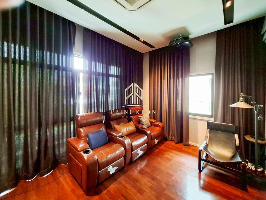 Grand Bangkok Boulevard Rama 9 A luxurious corner home located on New Krungthep Kreetha Road 10