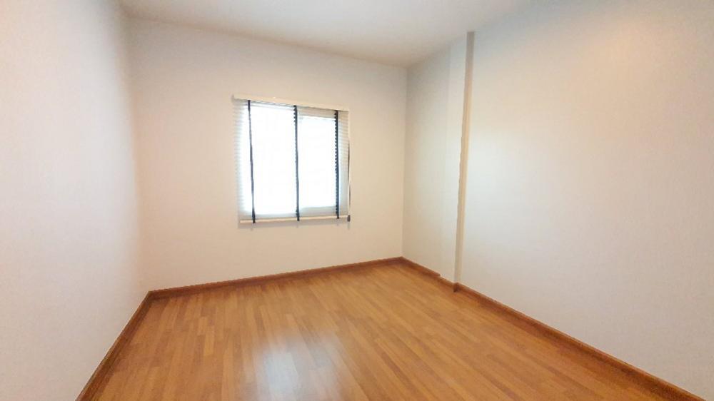 ขาย/เช่า ทาวน์โฮม 3 ชั้นหลังมุม สวยกว้างขวาง ทำเลดี ย่านรามอินทรา วัชรพล สุขาภิบาล 5 18