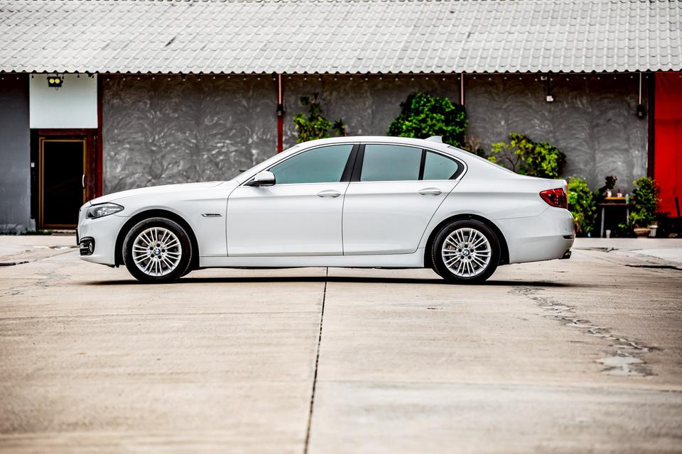 BMW 520d ดีเซล ปี 2016 สีขาว มือเดียวป้ายแดง 10