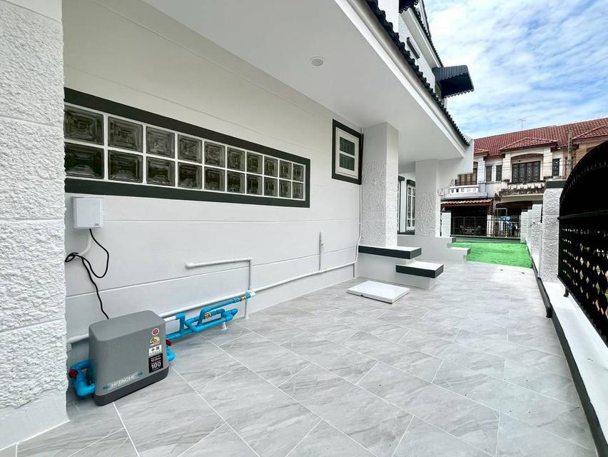หมู่บ้านบุศรินทร์ บางบัวทอง ใกล้แยกบางพลู ทาวน์เฮ้าส์ 2 ชั้น หลังมุมตกแต่งใหม่พร้อมอยู่ เส้นตลาดบางบัวทอง-แยกบางพลู 5