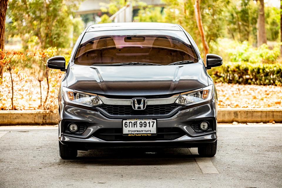 Honda City 1.5V ปี 2017 สีเทา มือเดียวป้ายแดง  2