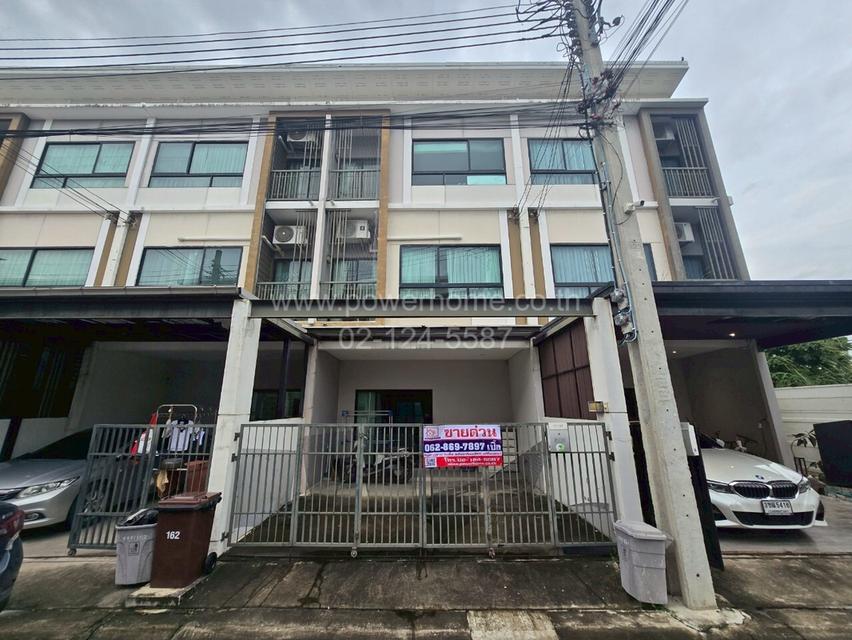หมู่บ้านพาทิโอ วิภาวดี-สรงประภา ใกล้สนามบินดอนเมือง ถนนประชาอุทิศ แขวงสีกัน เขตดอนเมือง กรุงเทพมหานคร