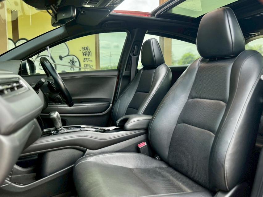 HONDA HRV 1.8 RS TOP SUNROOF (mnc)ปี 19 สีแดง  ออโต้  19