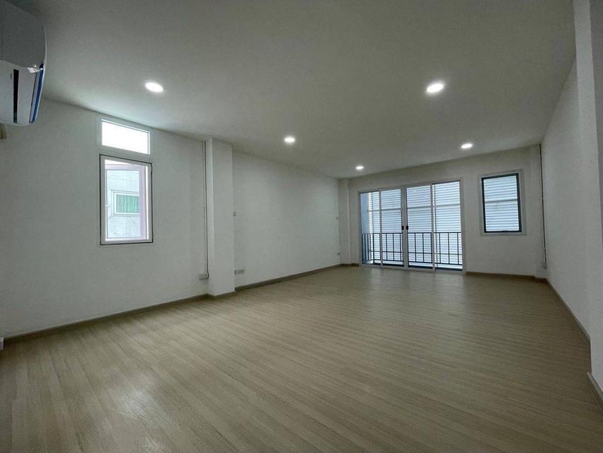 ขายHome Office 3.5 ชั้น ลาดพร้าว 71 ใกล้เลียบด่วน ( โชคชัย 4 แยก 18 ) ถูกสุดในย่านนี้ 4