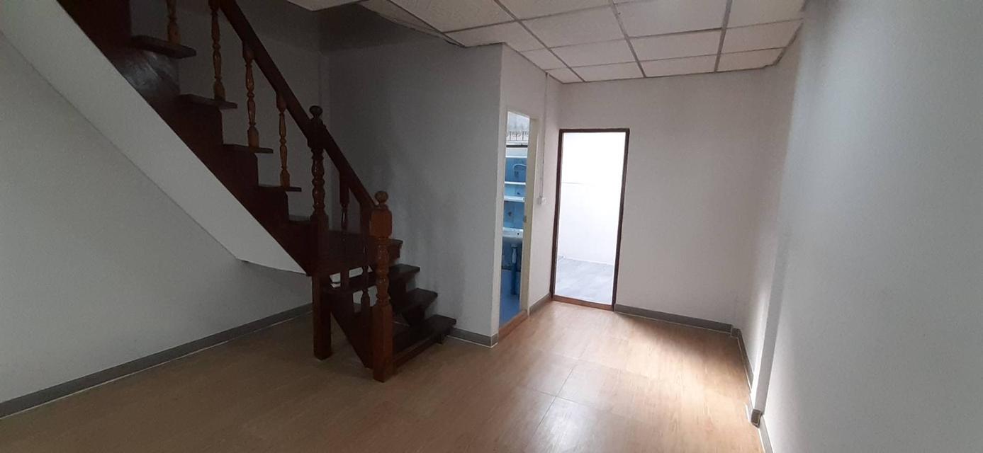 ขายทาวเฮาส์หงษ์ประยูร1 ขนาด 16 ตรว. ราคา 1,490,000 บาท 2 ห้องนอน 1 ห้อง น้ำ 1 ห้อง ครัว มีที่จอดรถ 13