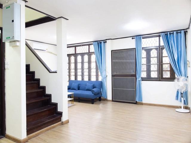 ให้เช่าทาวน์โฮม 2 ชั้น 4 ห้องนอน ซอยประชาราษฎร์บำเพ็ญ 20 ห้วยขวาง พร้อมเฟอร์นิเจอร์ ทำออฟฟิศได้ 5