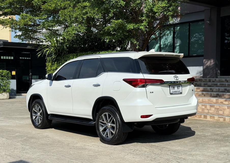 2018 TOYOTA FORTUNER 2.8V 4WD รถมือเดียวออกป้ายแดง รถวิ่งน้อย เข้าศูนย์ทุกระยะ ไม่เคยมีอุบัติเหตุครับ 6