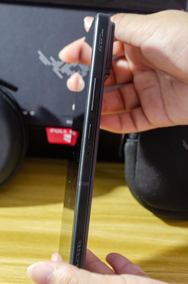 Asus ROG 8 Pro (16/512GB) 3