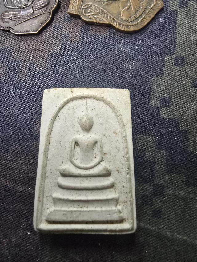 วัตถุมงคลพระเครื่องคณาจารย์ต่างๆ
