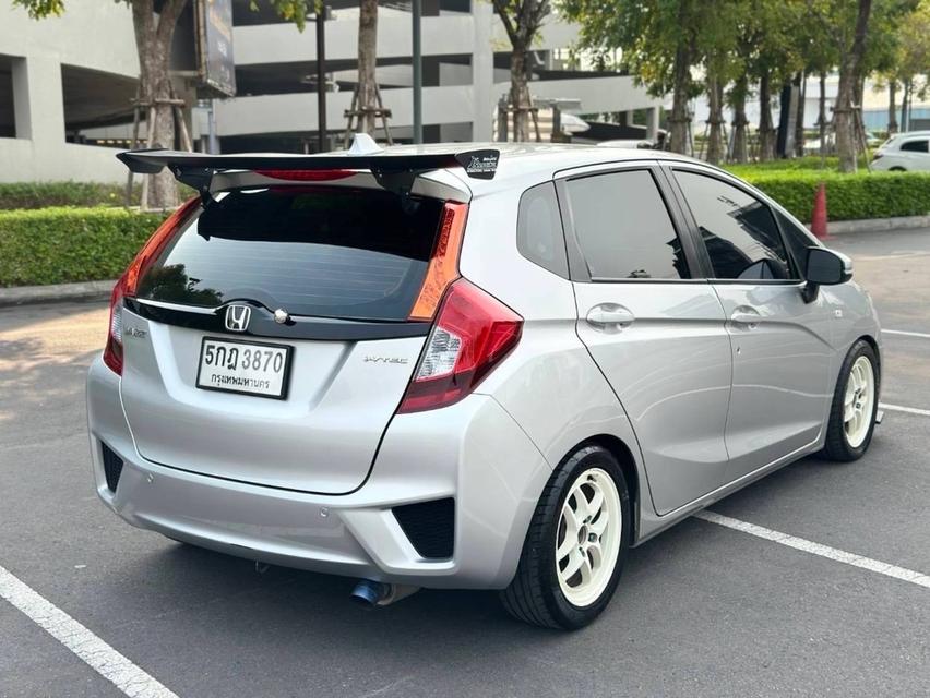 รหัสรถ QT3870 Honda Jazz GK 1.5S เกียร์ Auto สีบอร์นเทา ปี2016 9