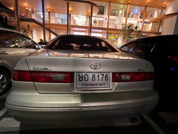 Toyota Camry ราคาถูก 4